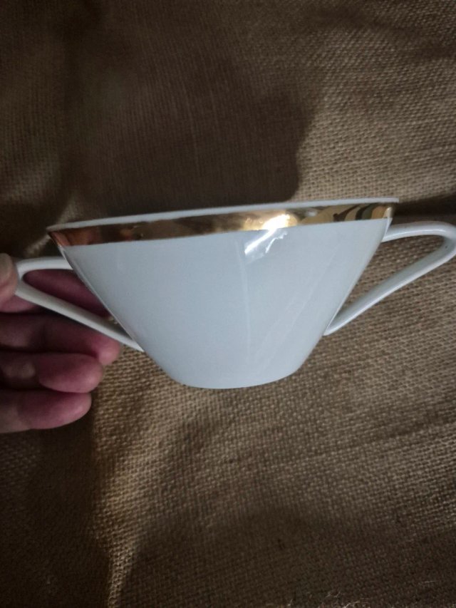 6 Tazas de consomé MAH Vigo con plato