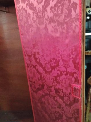 Mueble de madera antiguo tallado