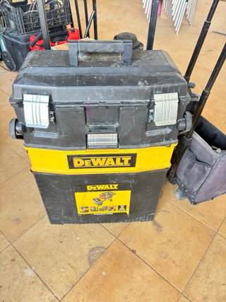 Caja de herramientas DEWALT