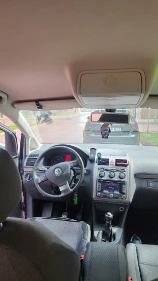 Volkswagen tuoran  2009