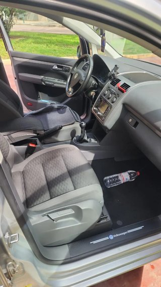 Volkswagen tuoran  2009
