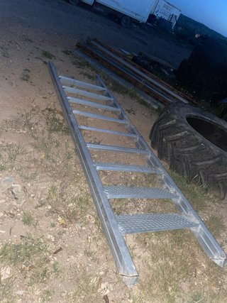 Escalera de hierro 9 peldaños 1m ancho