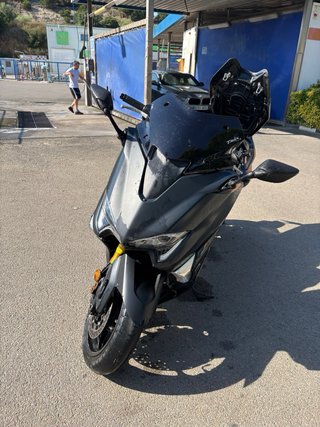 Yamaha TMAX 530 DX Akrapovic