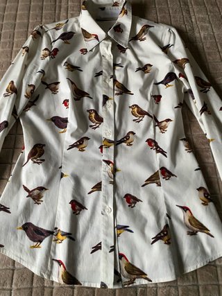 Camisa blanca estampada de pájaros s