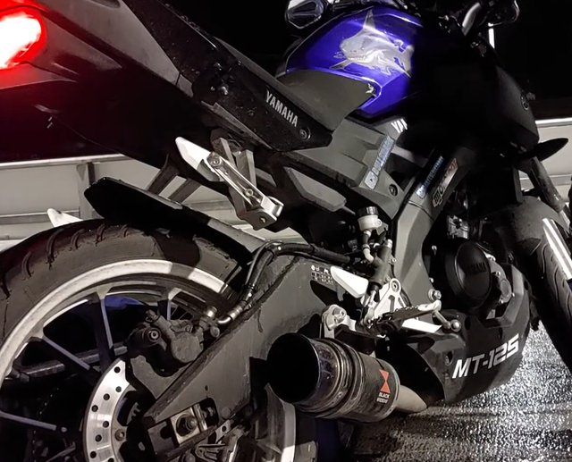 Escape completo BlackWidow YAMAHA XJ6-N