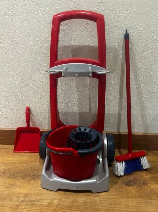 Set de limpieza infantil rojo