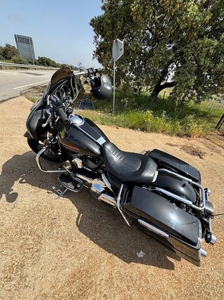 Harley Davidson Electra Glide FLHTCU Negra