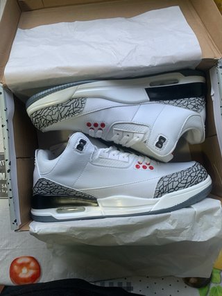 Tênis Jordan Branco e Cinza