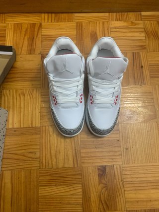 Tênis Jordan Branco e Cinza