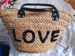 Capazo de playa con palabra LOVE