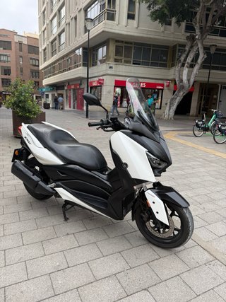 Yamaha XMAX Maxi Scooter Automática
