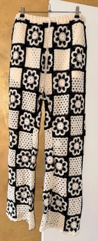 Preciosos pantalones de crochet beige y negro