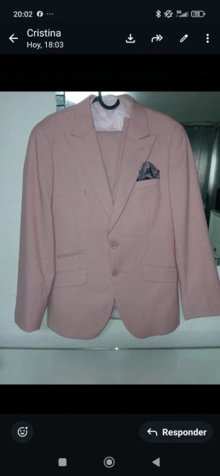 Traje rosa
