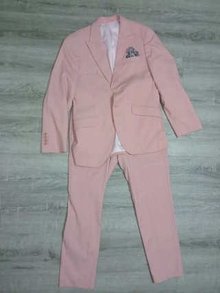 Traje rosa