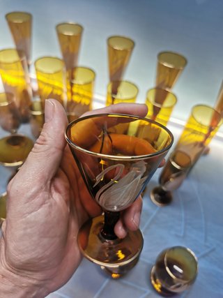 Set di bicchieri in cristallo, 28 tipi diversi (tubo, champagne, liquore..) ambra anni '70, decorazione cigno