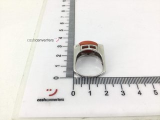 anillo oro 18k con piedra con coral