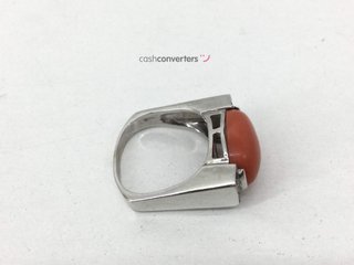 anillo oro 18k con piedra con coral