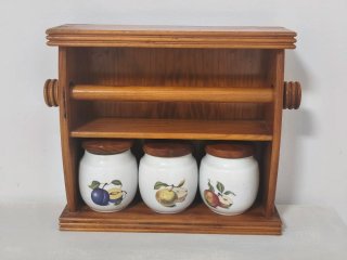 Estantería de cocina con tarros