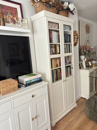 Librería modelo Liatorp de madera y cristal Ikea