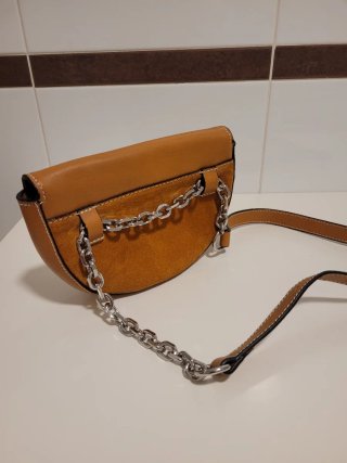Riñonera de Zara en color Camel