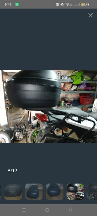 Baúl de moto negro casi nuevo