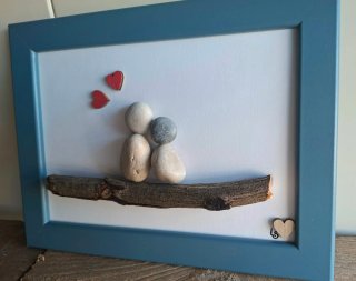 Quadro pebble art fatto a mano.