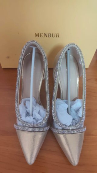 Zapatos de fiesta dorados Menbur