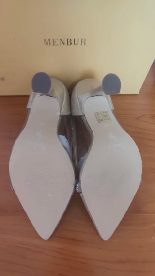 Zapatos de fiesta dorados Menbur