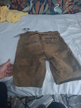Pantalón de cuero tirolés con cinturón