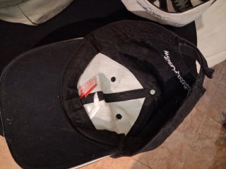 3.  GORRAS Blaca negra y gris