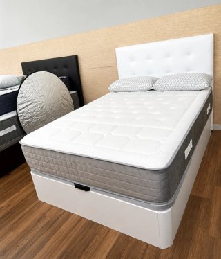 Canapé de madera nuevo