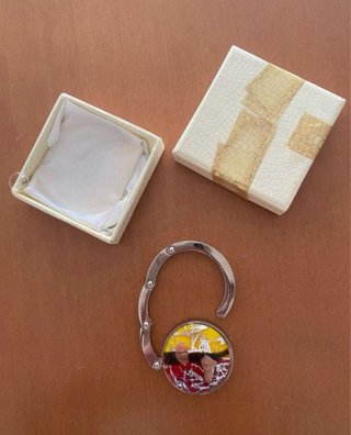 Sujeta bolsos para mesa nuevo