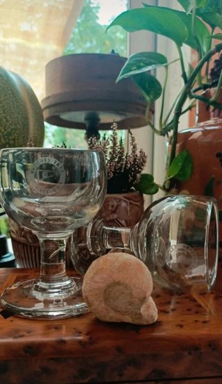 Antiguas copas de cristal con grabado vapores Tayá