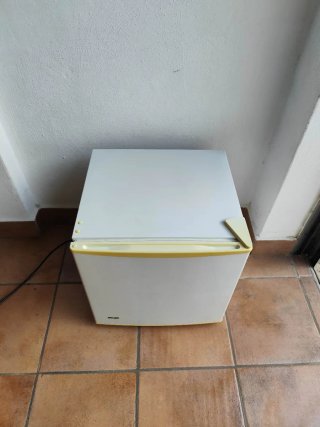 Mini nevera blanca