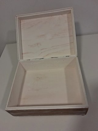 Caja de madera decorada