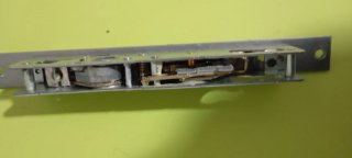 Cerradura de embutir con 2 escudos