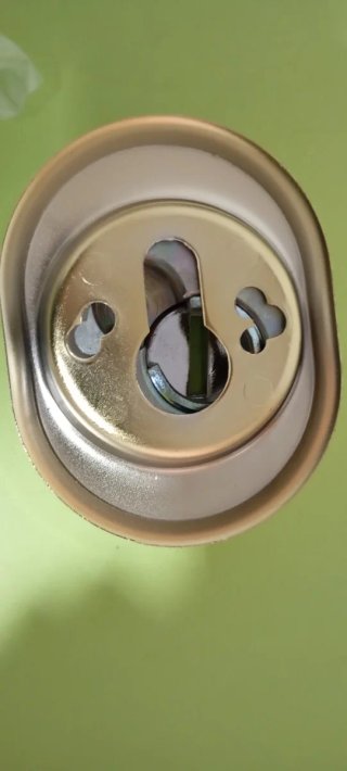 Cerradura mono punto dorada
