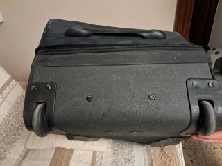 Bolsa de viaje negra y naranja