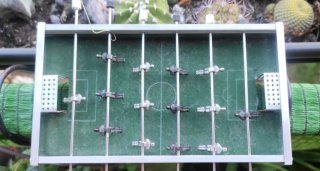 Futbolín miniatura de adorno