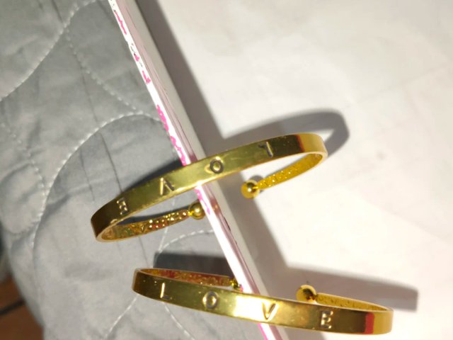 2 Brazaletes Acero Inoxidable Love Dorados