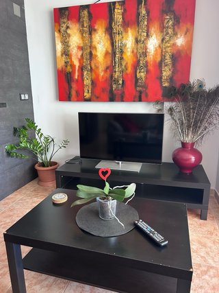 Mueble TV negro y REGALO MESA BAJA