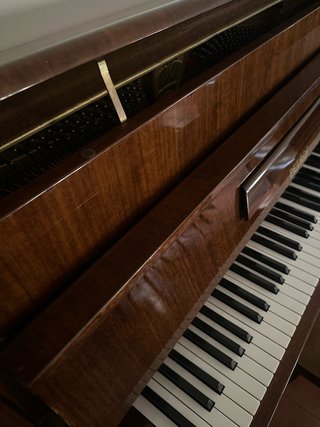Piano vertical PETROF madera + banqueta