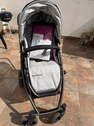 Cochecito Uppababy Vista V1 color negro y gris.