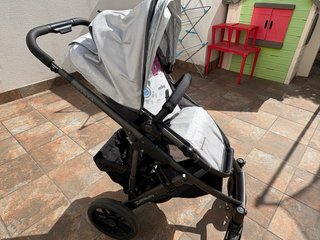 Cochecito Uppababy Vista V1 color negro y gris.