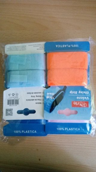 Set articoli per cucito: fili, cerniera, velcro