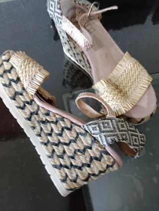 Sandalias cuña a estrenar Talla 36