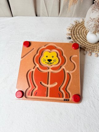 Juego laberinto magnético león de madera