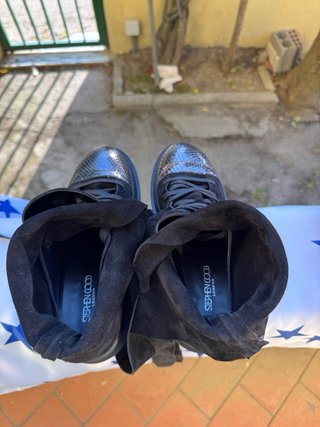 Stivaletti neri con inserti argento