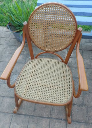 Mecedora Infantil estilo Thonet madera y rejilla