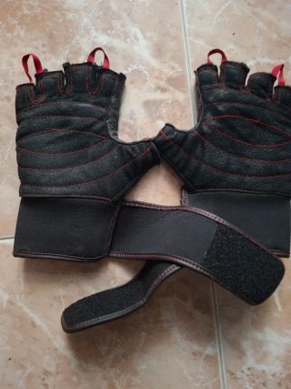 Lote gimnasio: cinturón y guantes